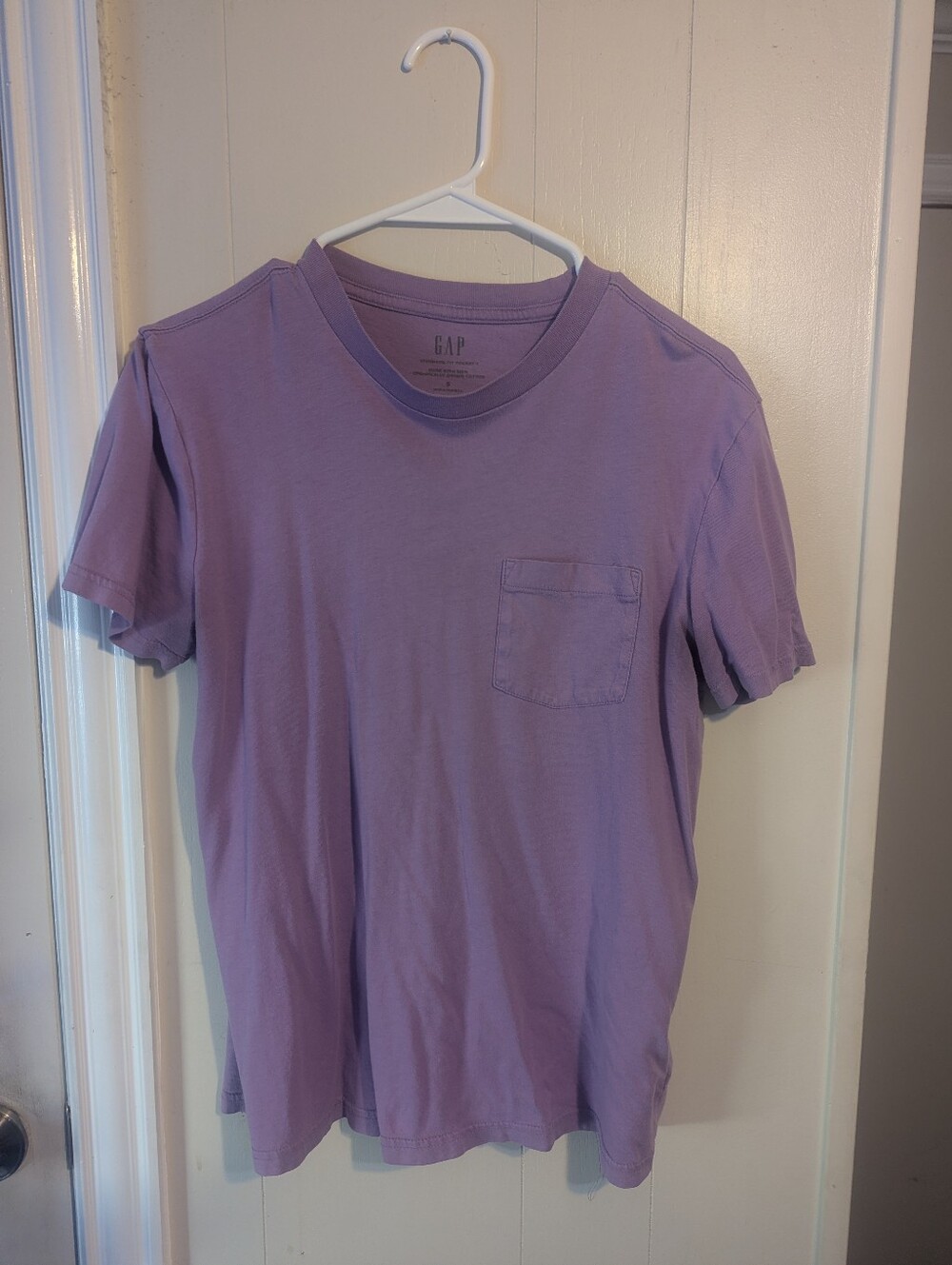 GAP Men's Light Purple Lavender 100% Organic Cotton Pocket T-Shirt - Size Small